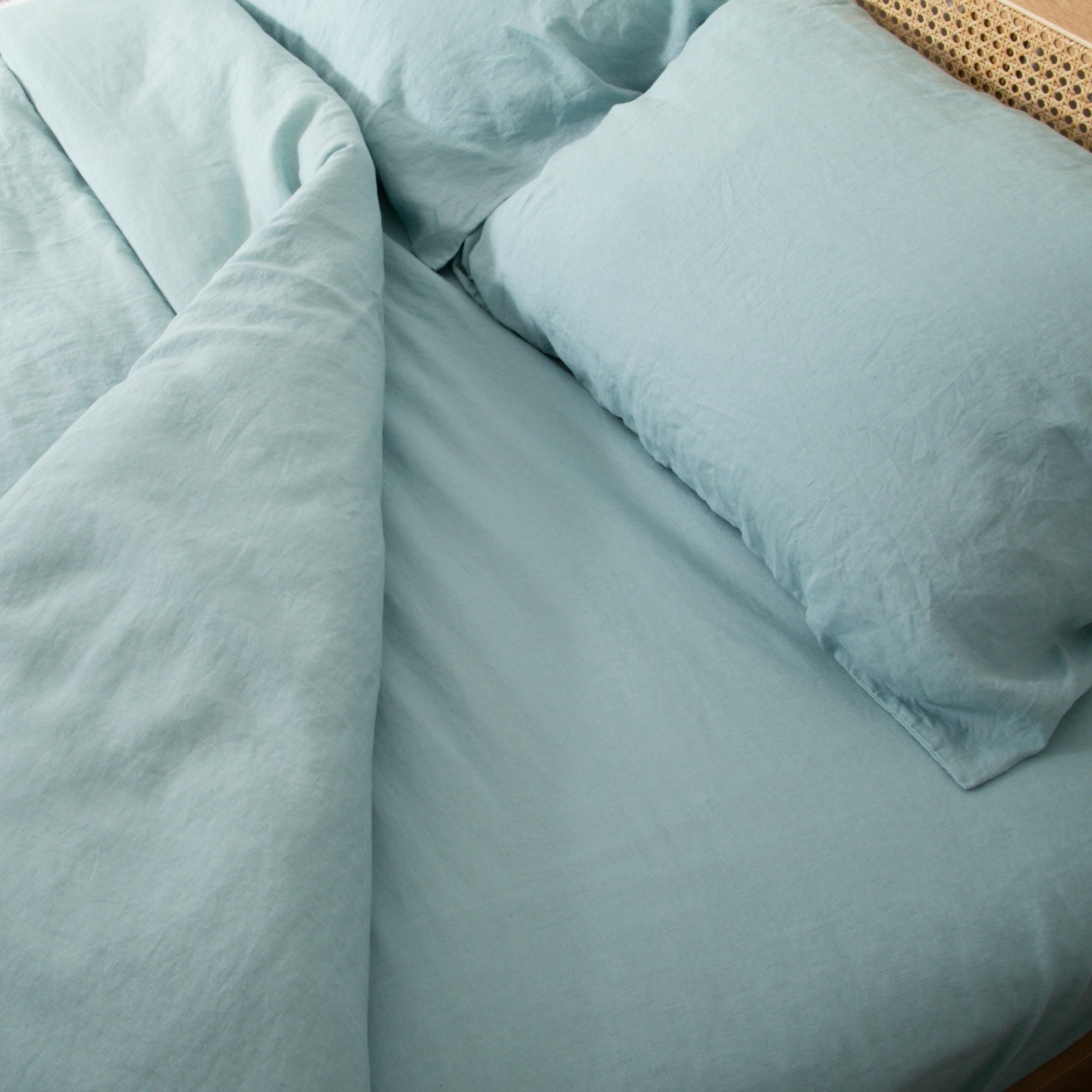 Aqua 100% Linen Fitted Sheet